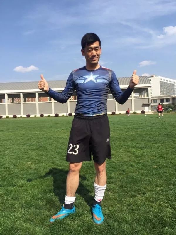 大学足球教练王猛陈磊图片