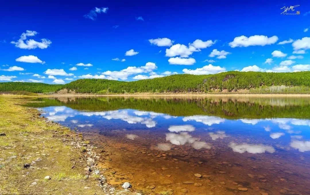 漠河縣所轄旅遊景點北極村是中國最北部的村鎮,是中國境內唯一可觀賞