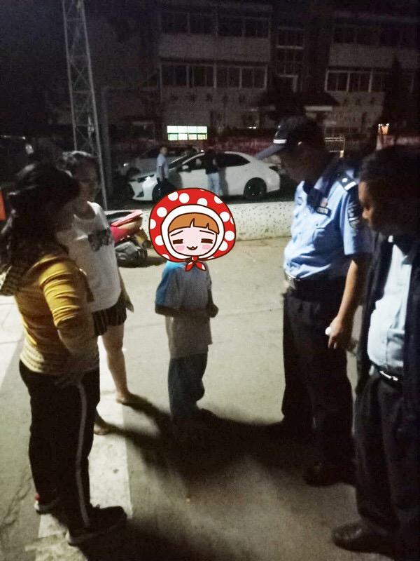 江門9歲男童夜不歸家，躲在市場熟睡，民警發現竟因被罵離家出走 新聞 第1張