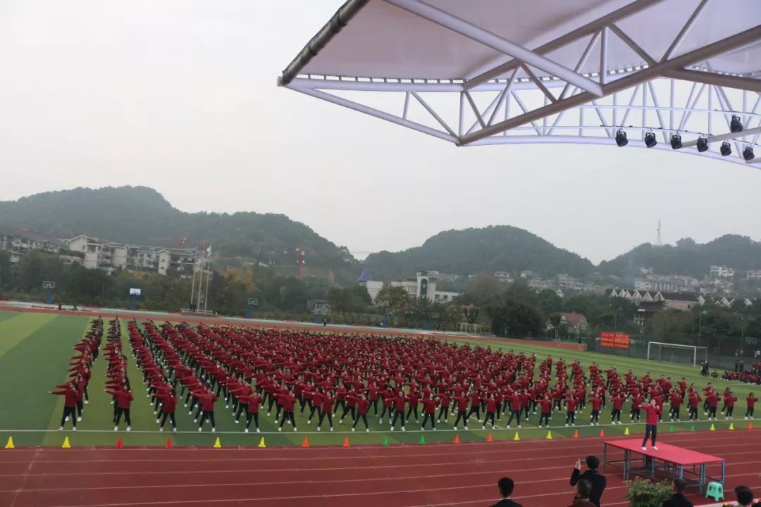 二外学生发展中心特色大课间阳光满校园重庆二外2018年冬季课间操比赛