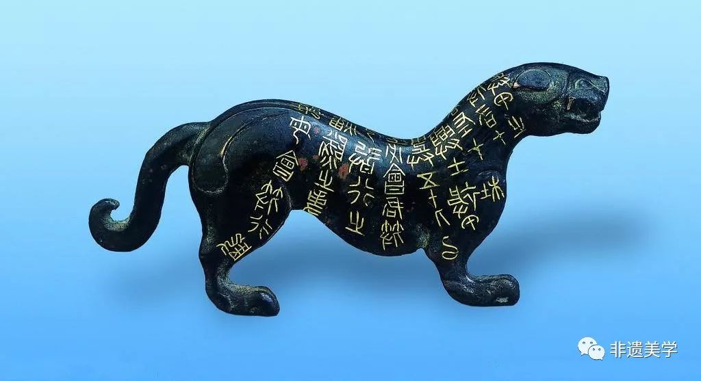 其中有"右在君"三个字,可以断定这个虎符制作的具体年代是在秦惠王