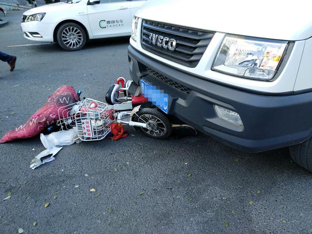 山西太原刚发生的车祸图片
