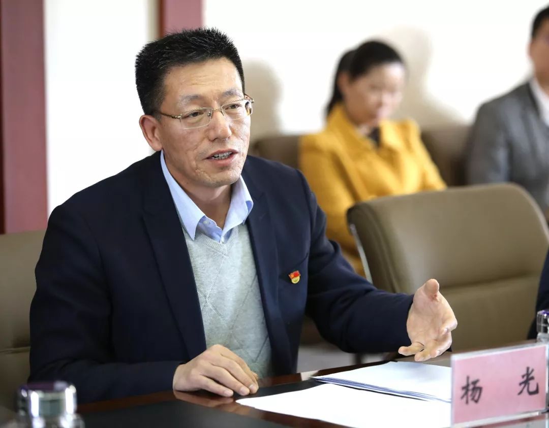 杨光指出过去几年全市组织工作在市委的正确领导下,历任部长团结带领