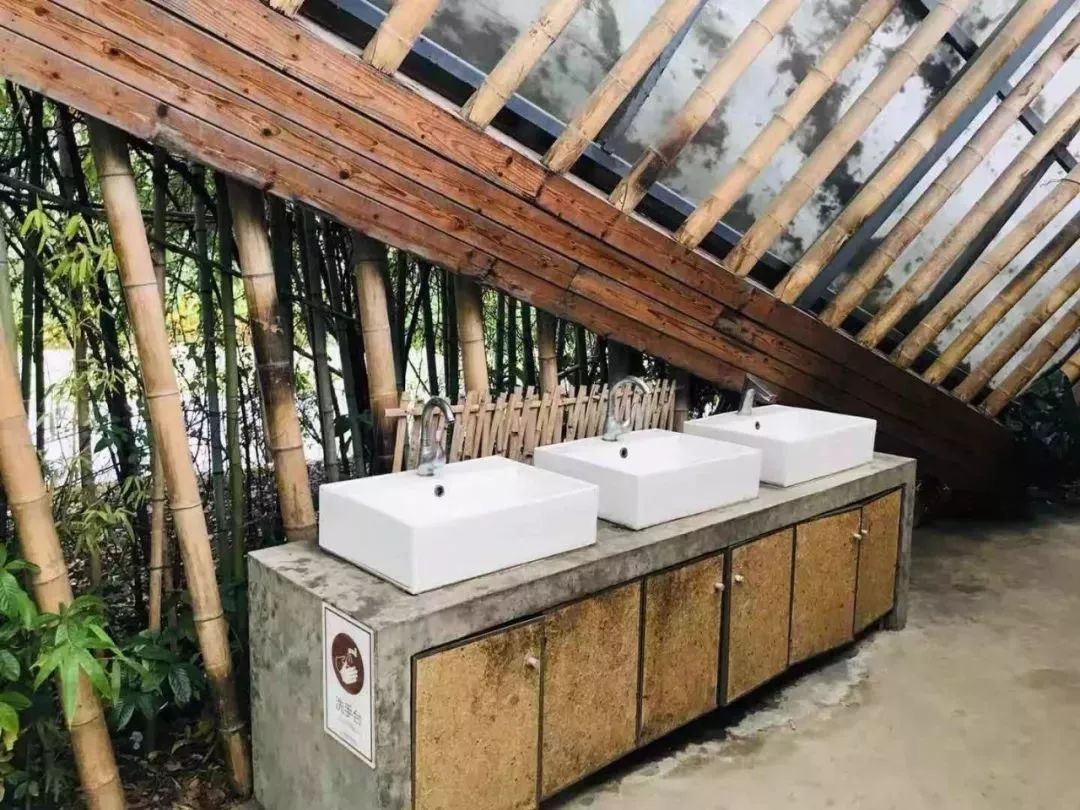 田园东方生态厕所是一个以竹为主要建筑材料的设计作品,也是华人建筑