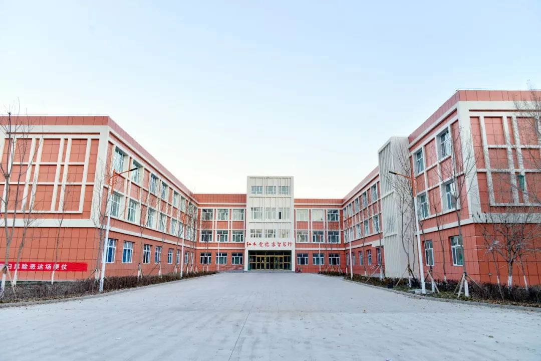 2018年,乌鲁木齐八一中学克拉玛依校区(克拉玛依市第十六中学)又进行