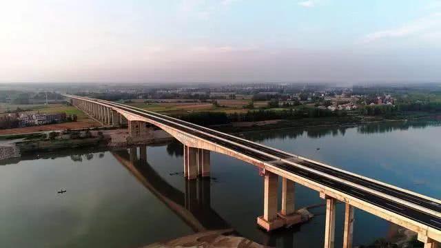 途經孝昌,安陸,雲夢,應城,漢川,跨漢川漢江大橋,經湯家灣東後跨越杜家