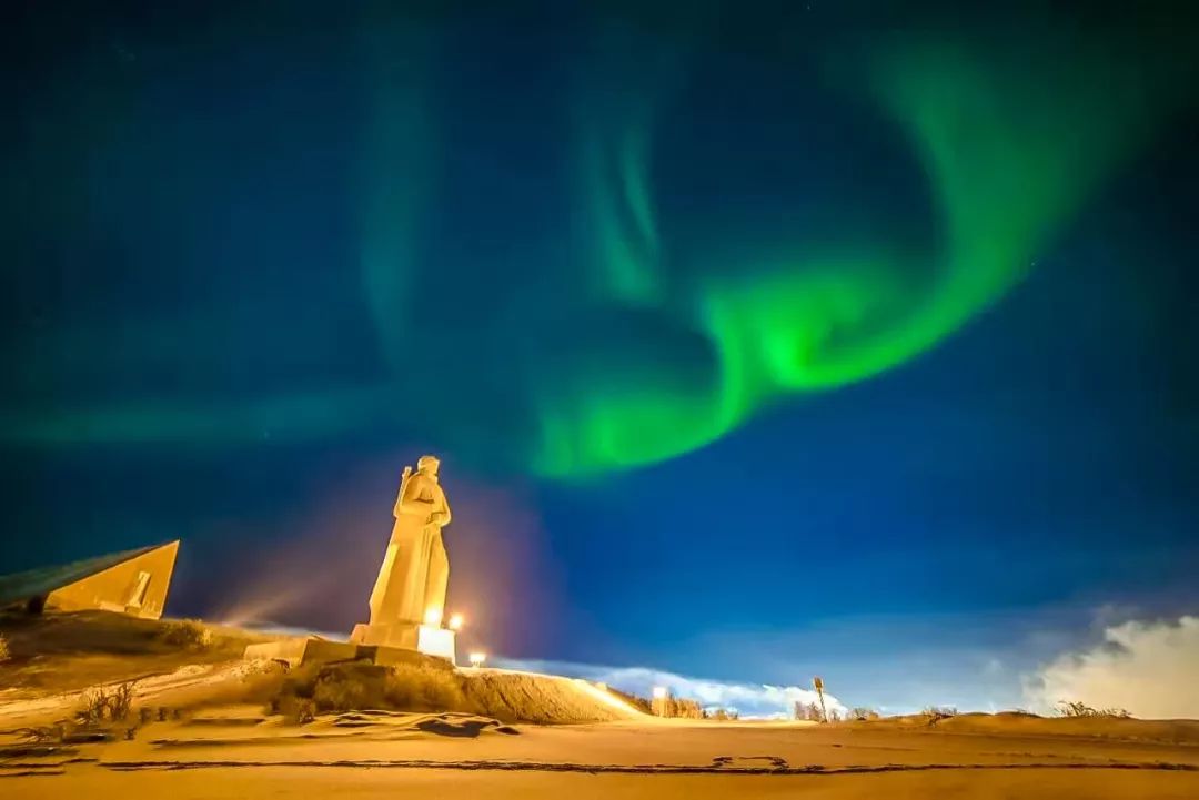 俄罗斯摩尔曼斯克的冬天你能看到最美的极光