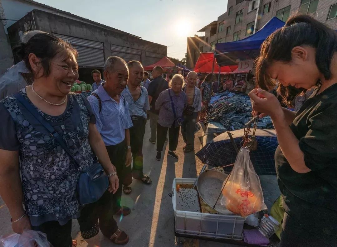 带你看在龙泉驿超洋气超有内涵的"摆摊摊儿"