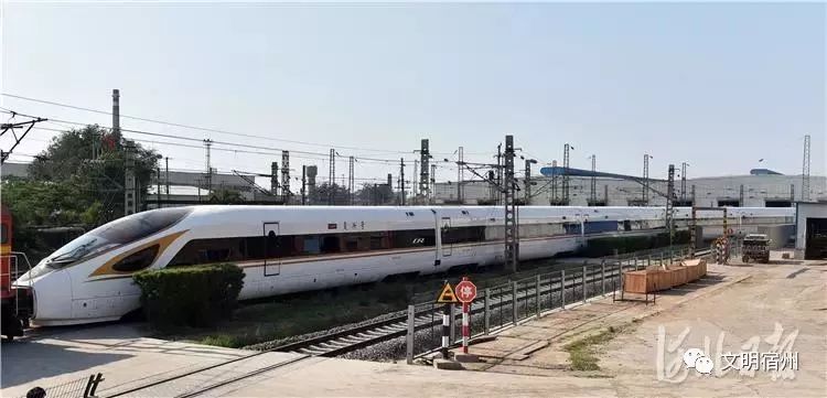 九十年代坐綠皮車,到21世紀crh動車組列車開啟中國鐵路的高速牽引時代