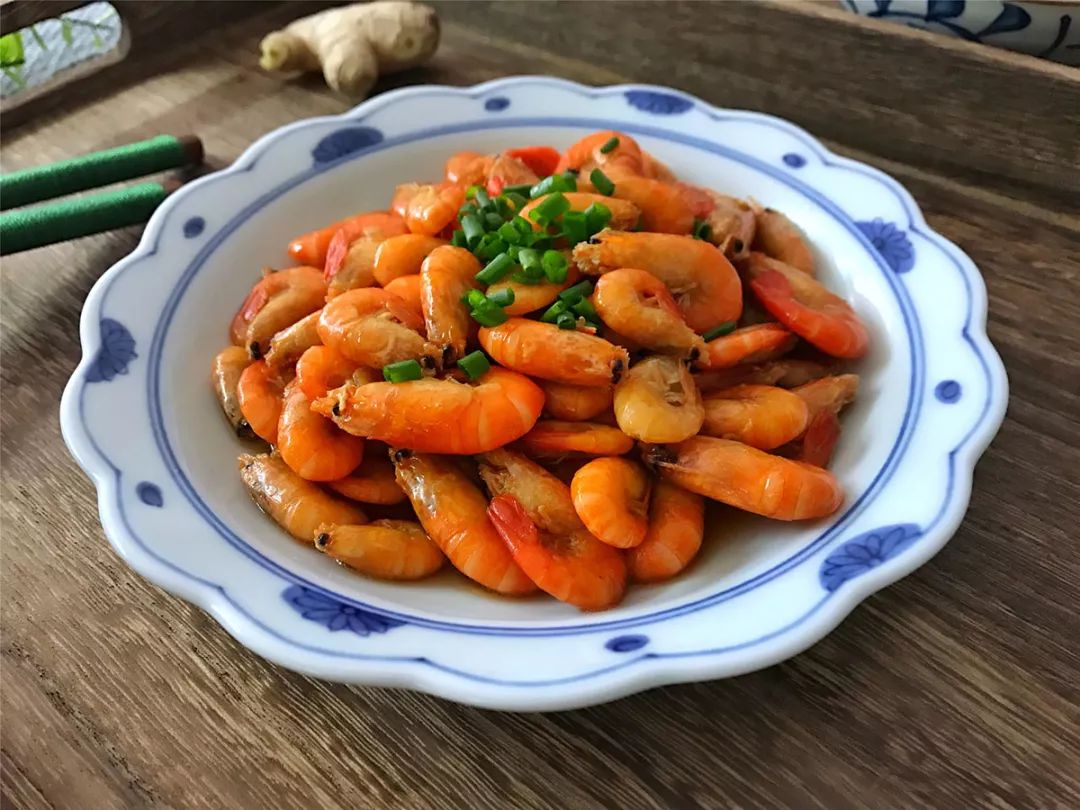 河蝦是最常見的淡水蝦類,它肉質細嫩,味道鮮美,營養豐富,是高蛋白低