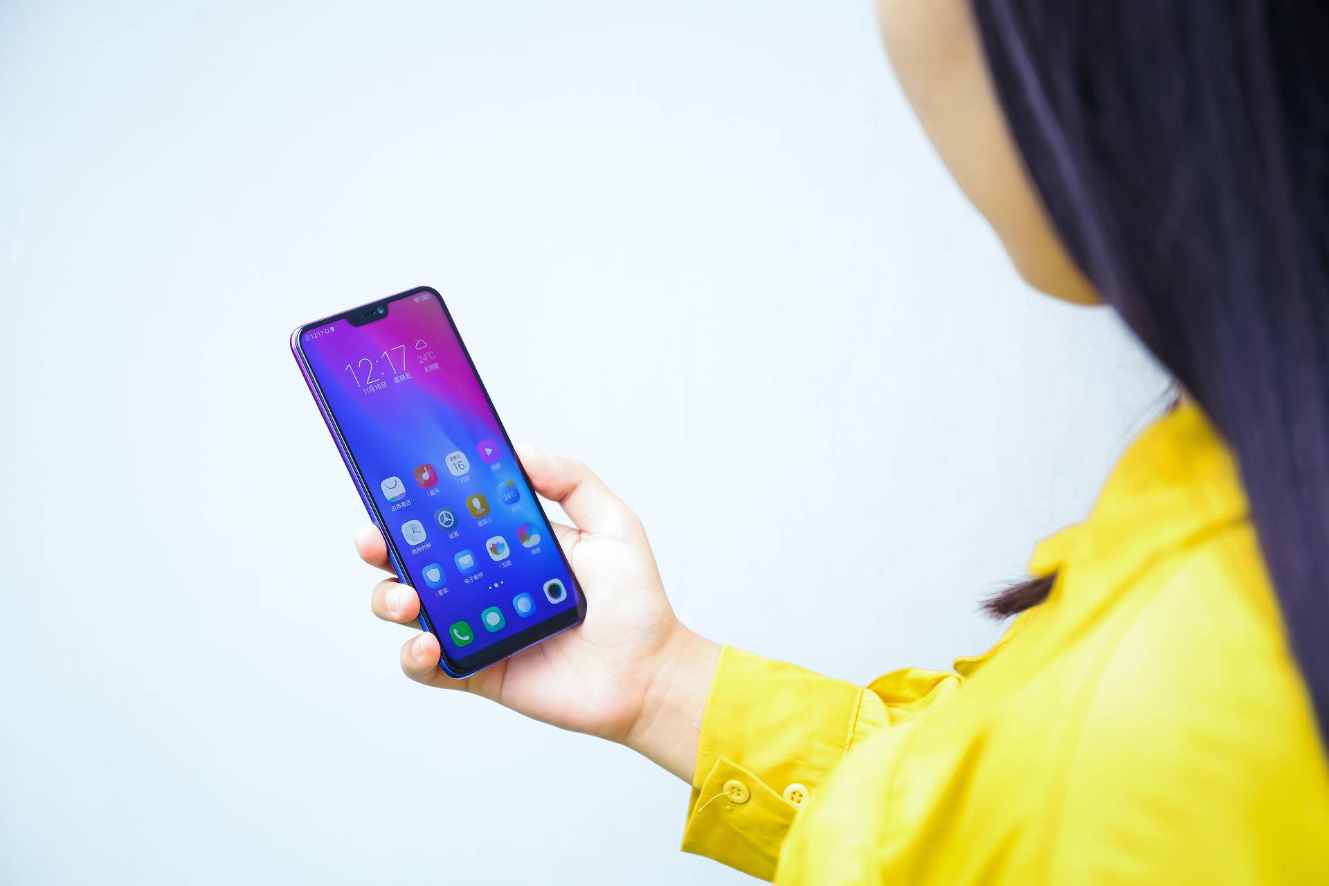 颜值太抢眼,vivo z1青春版真机赏析:小姐姐爱不释手