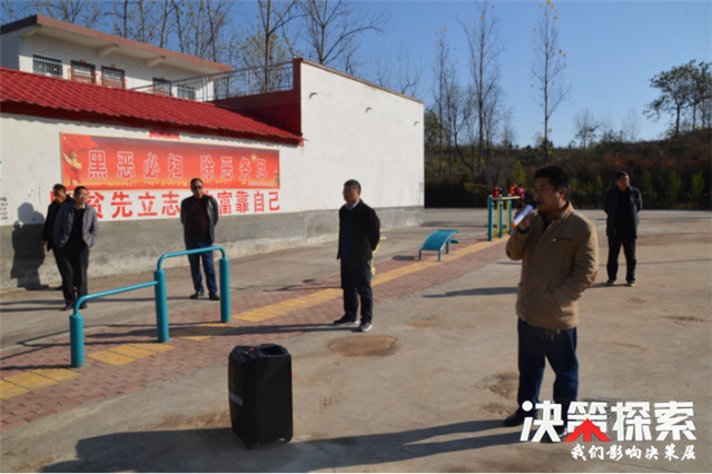 西峡县田关乡开展农村生活垃圾整治观摩协调推进脱贫攻坚与乡村振兴