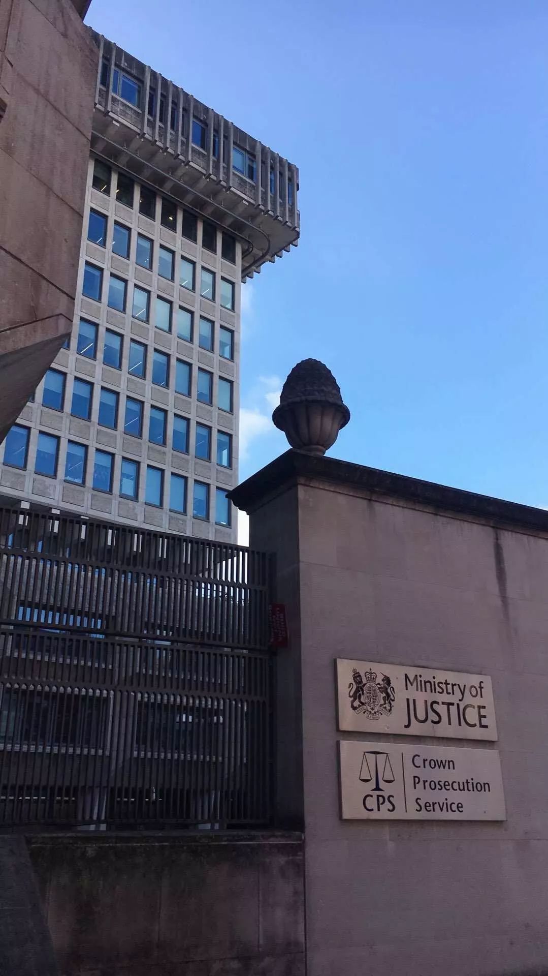 英国司法部我们在伦敦分别参访了两家大律师事务所39 essex chambers