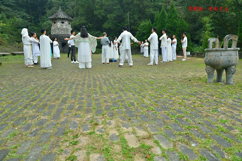 覺明德妙蓮老師喜悅出關後靜心閉關營導師廖孟江老師閉關營天使明心