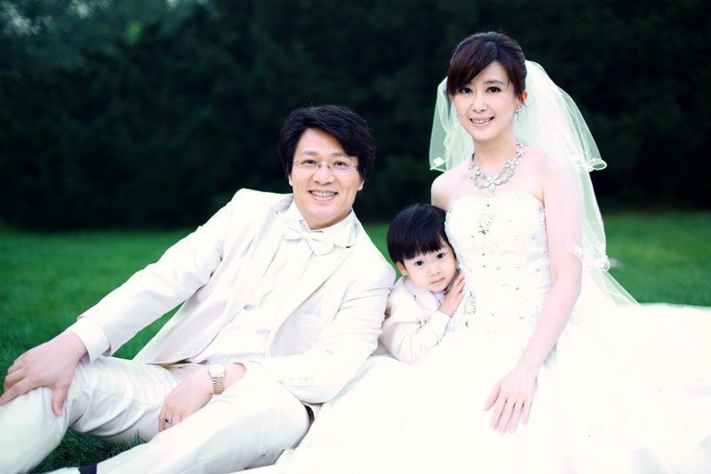 孟庭苇跟张志鹏是高中同学关系,两人在2004年结婚,2007年生下一个儿子