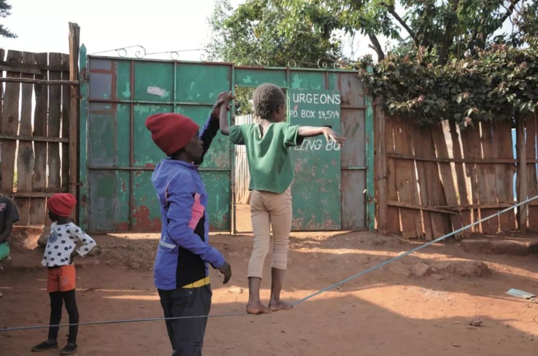 遇见非洲在非洲最大贫民窟孩子们是如何上学的