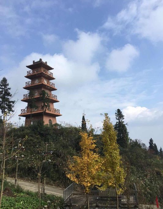 去过南宝山的人并不多,景区有高山,峡谷,河流,湖泊,瀑布,溶洞,森林