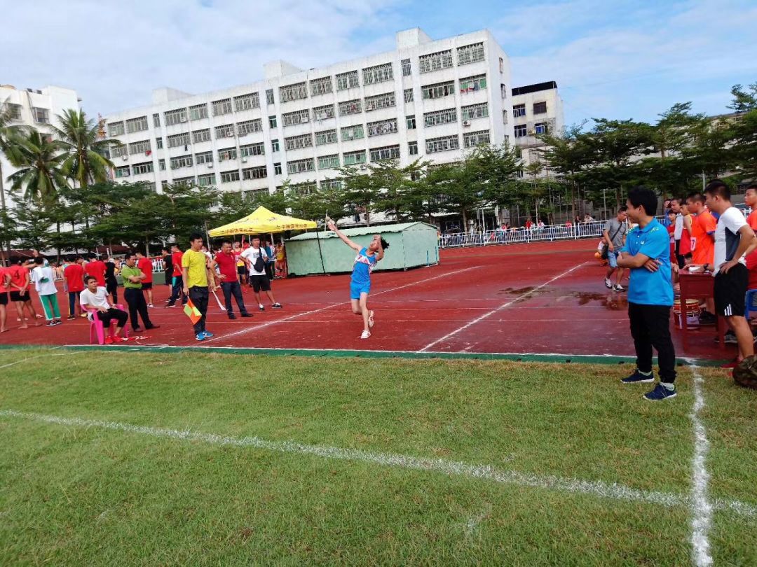 嘉积二中代表队喜获琼海市第15届中小学生田径运动会高中组团体总分第