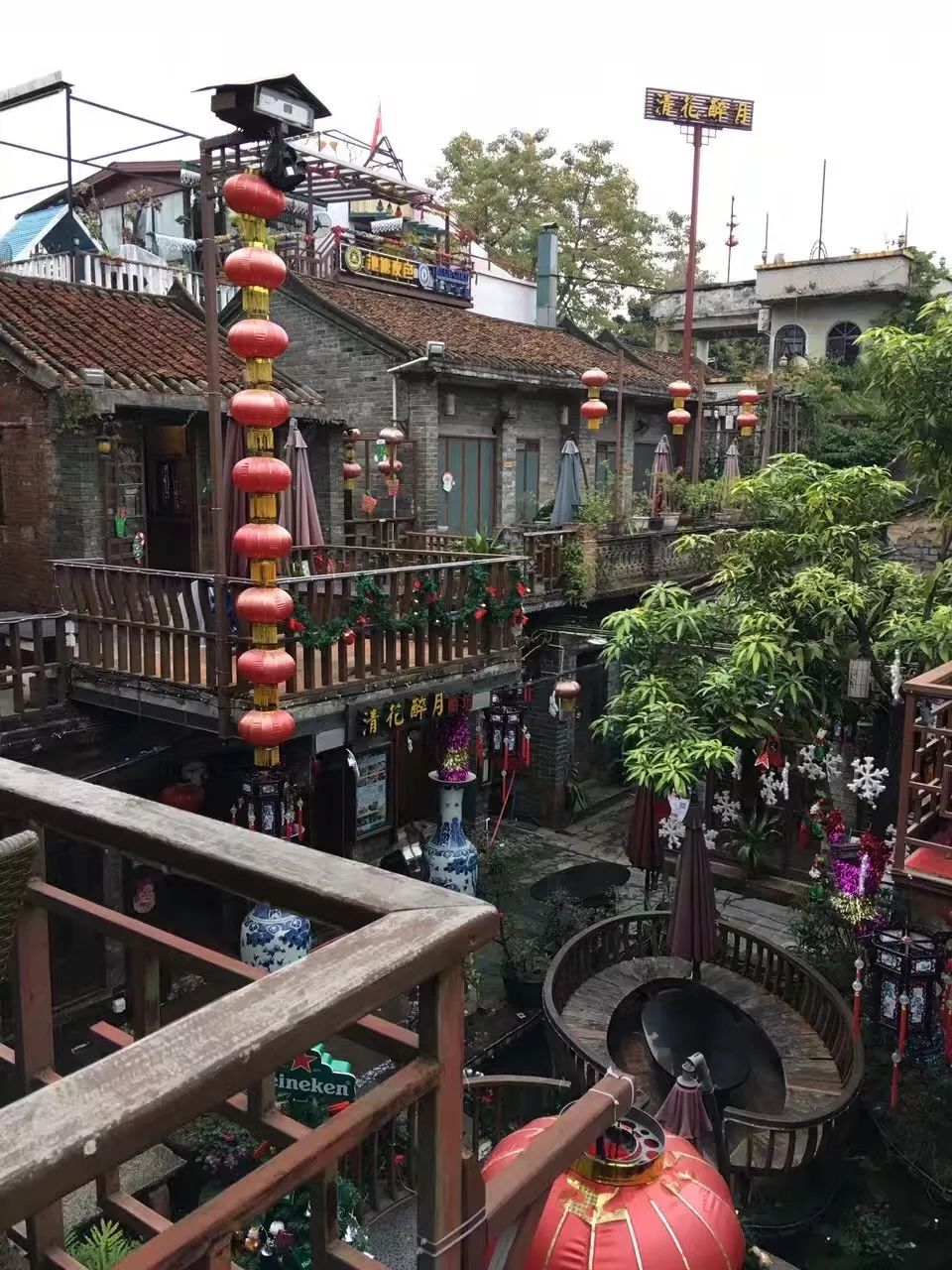 下壩坊屬東莞市萬江區壩頭社區,這裡較好地保存了詹氏宗祠,紹廣詹公祠