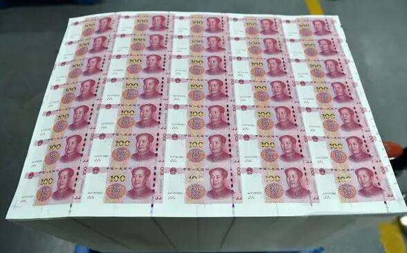 第五套人民币新版100元土豪金钞票问世后,社会上传言央行要发行500