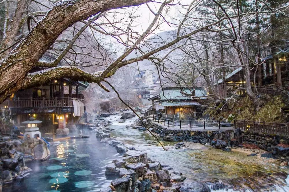 日本三大著名温泉图片