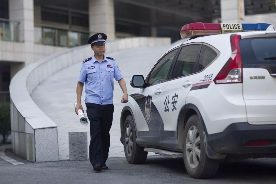 如愿以偿成为一名正式人民警察.