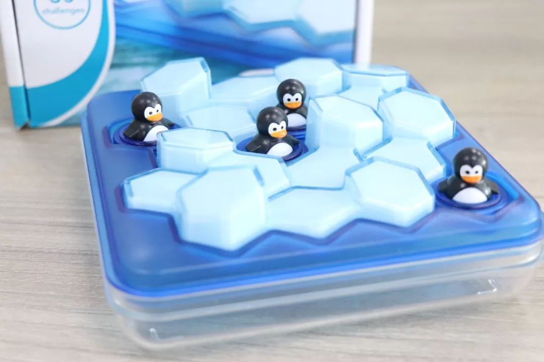 "泡泡澡"串起企鹅与冰块的奇趣幻想.