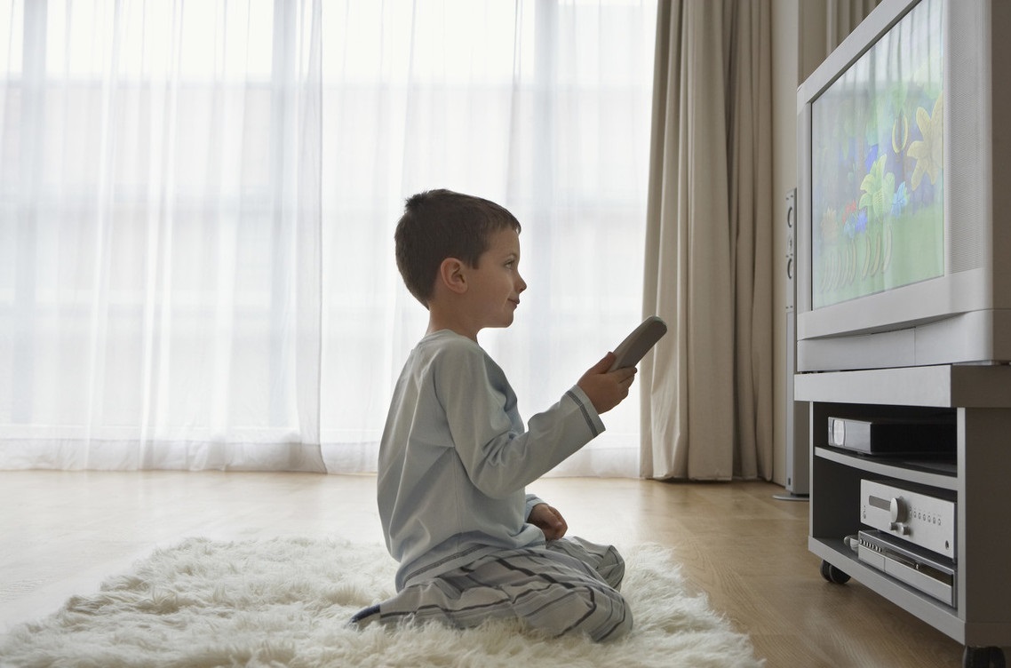 儿科专家宝宝三岁以前不能看电视这3点危害会影响孩子一生