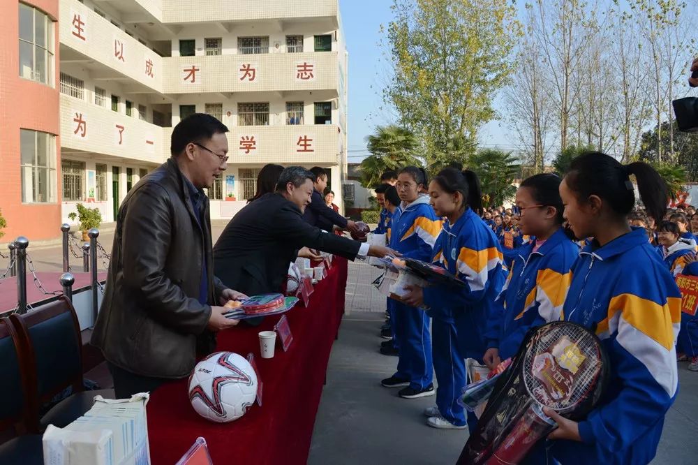 南陽中院走進三中王堂校區開展送法進校園活動