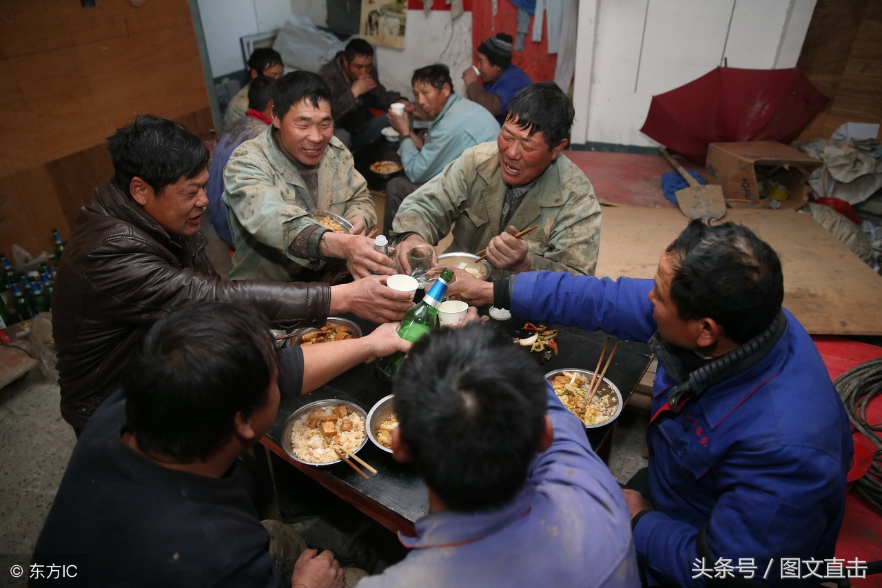 你看到第幾張沒忍住眼淚?農民工吃飯10張圖,直擊農民工辛酸生活