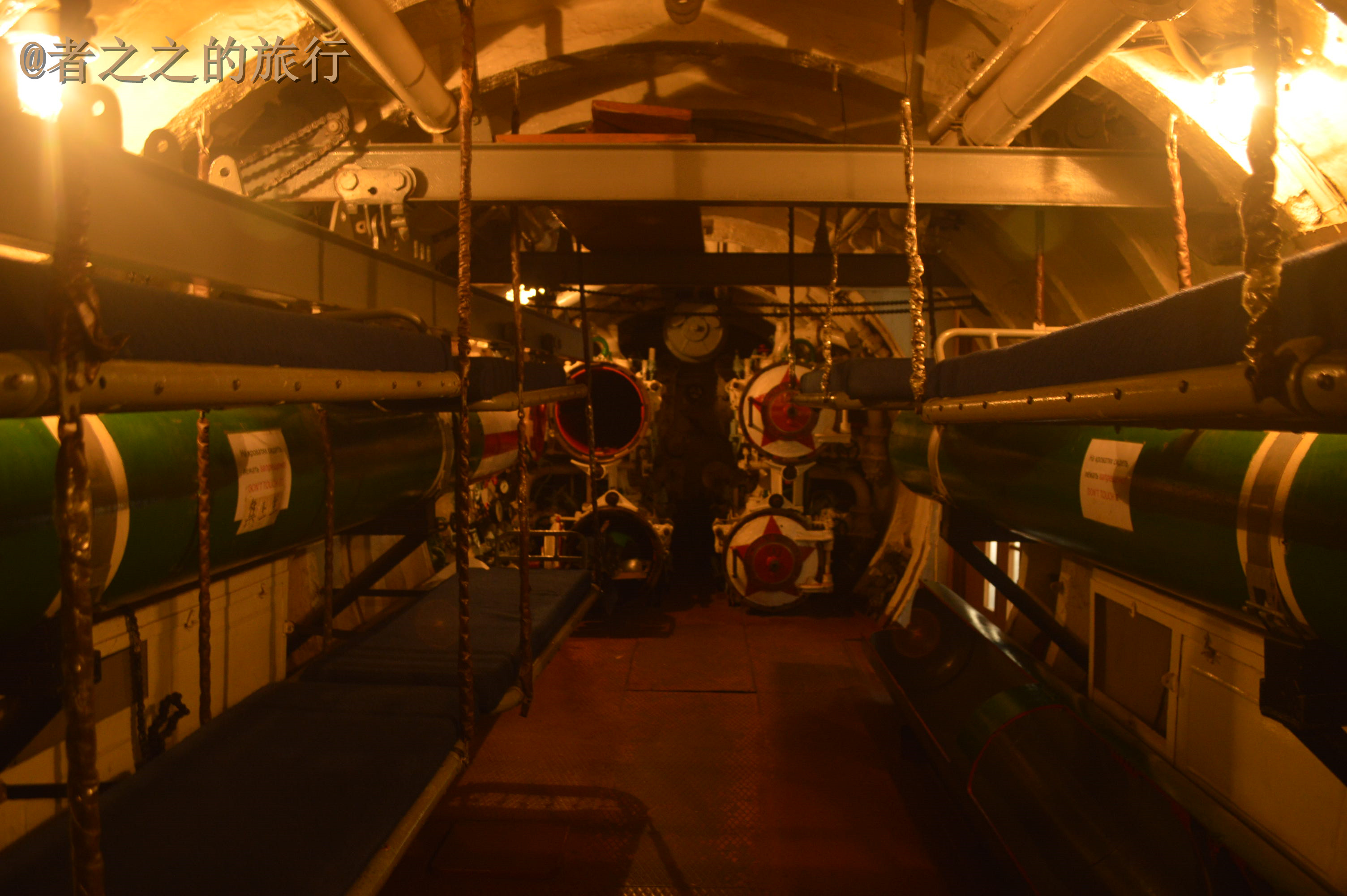实地参观俄罗斯潜艇内部,想不到艇员是这样睡觉的