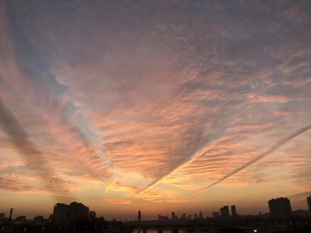 前兩天,刷屏的晚霞是地震雲嗎?真相是