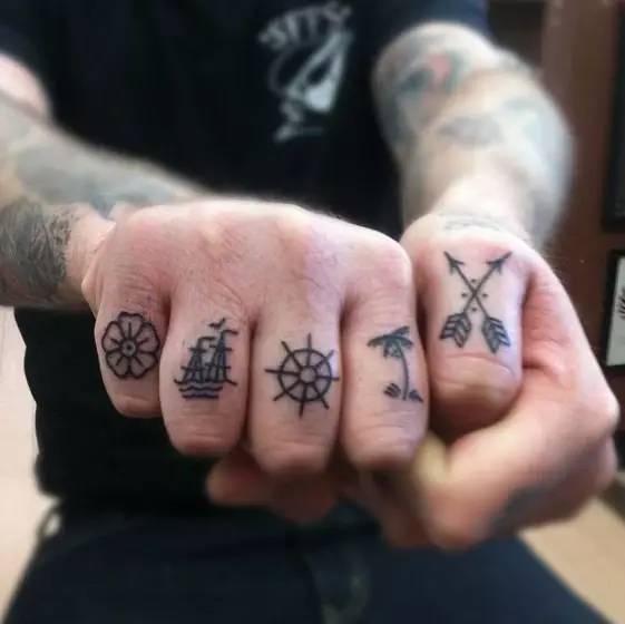 爱在手指上纹身