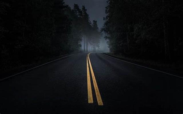 漆黑的夜路图片图片