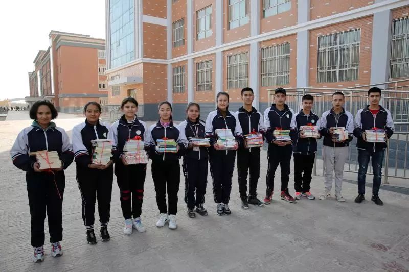 不远万里书香寄情济南师生向新疆疏勒县实验学校捐赠图书纪实