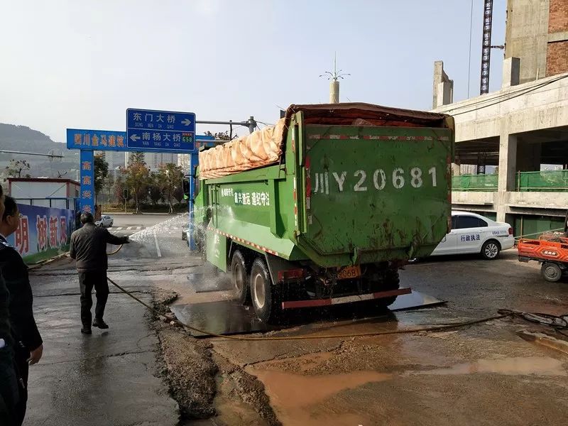 巴城揚塵治理破難點 渣土運輸高標準運行_車輛