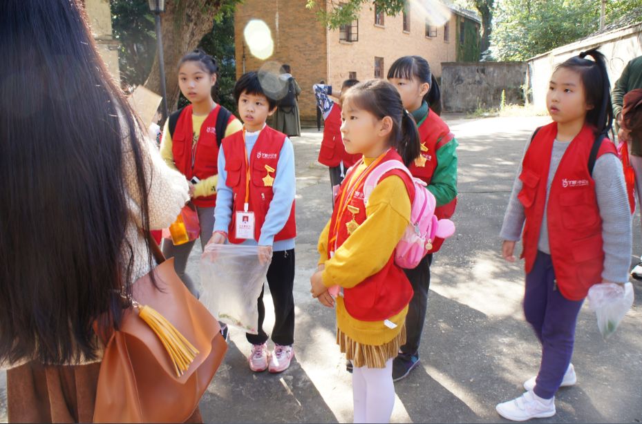 的教学氛围和校园文化,并和爸爸妈妈一起参观了陶淑女子中学的教堂