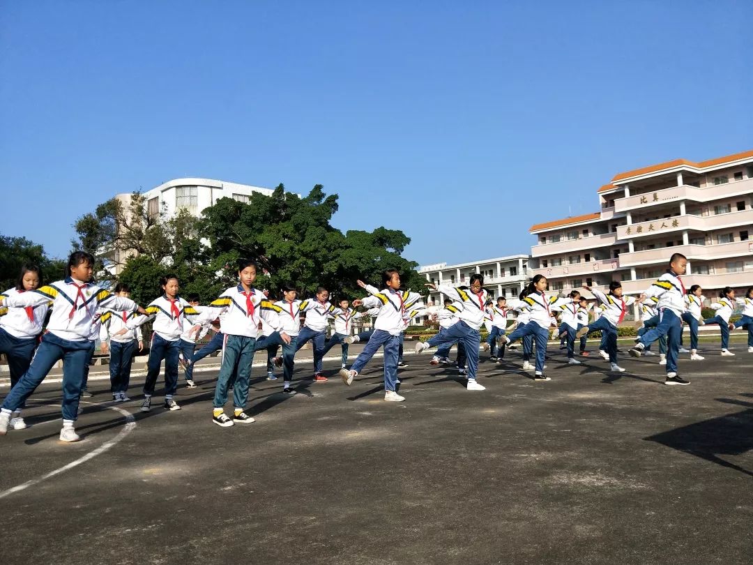 梅川石步小学图片