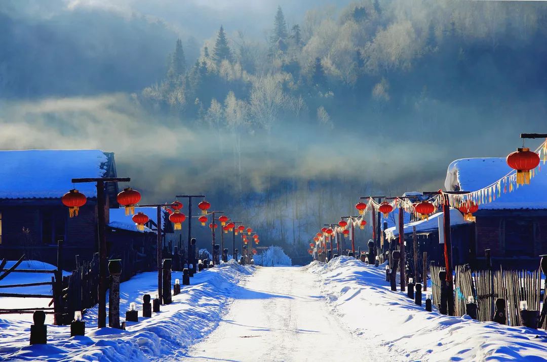 邂逅童话木屋村庄东北的旅游业分化得很极端,要不就是已经商业化的