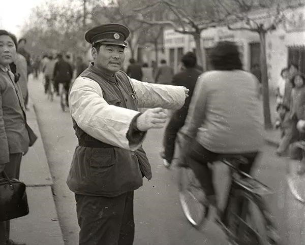 70年代的警察服装图片