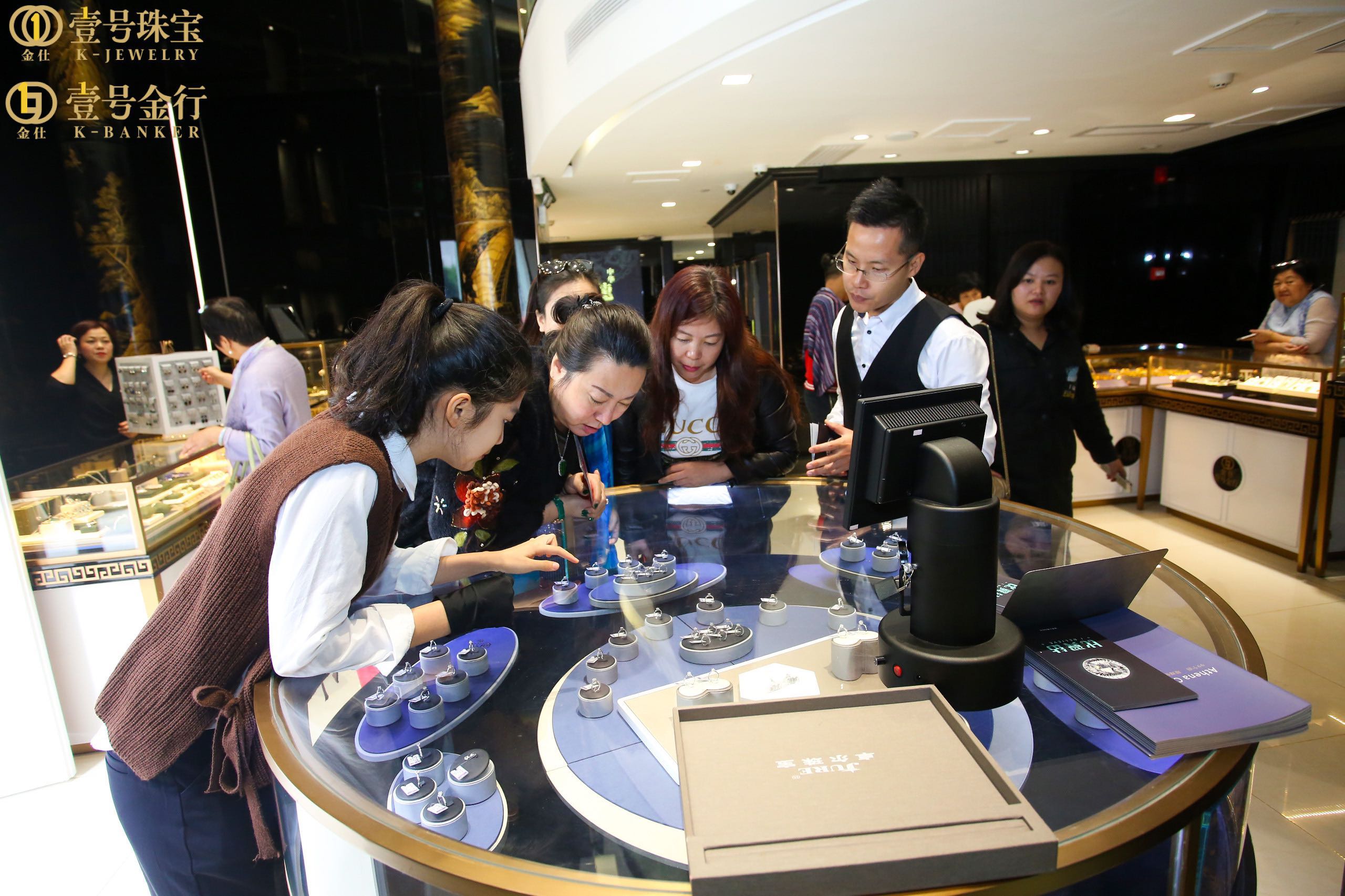 包含2015中国广州国际珠宝首饰博览会的词条
