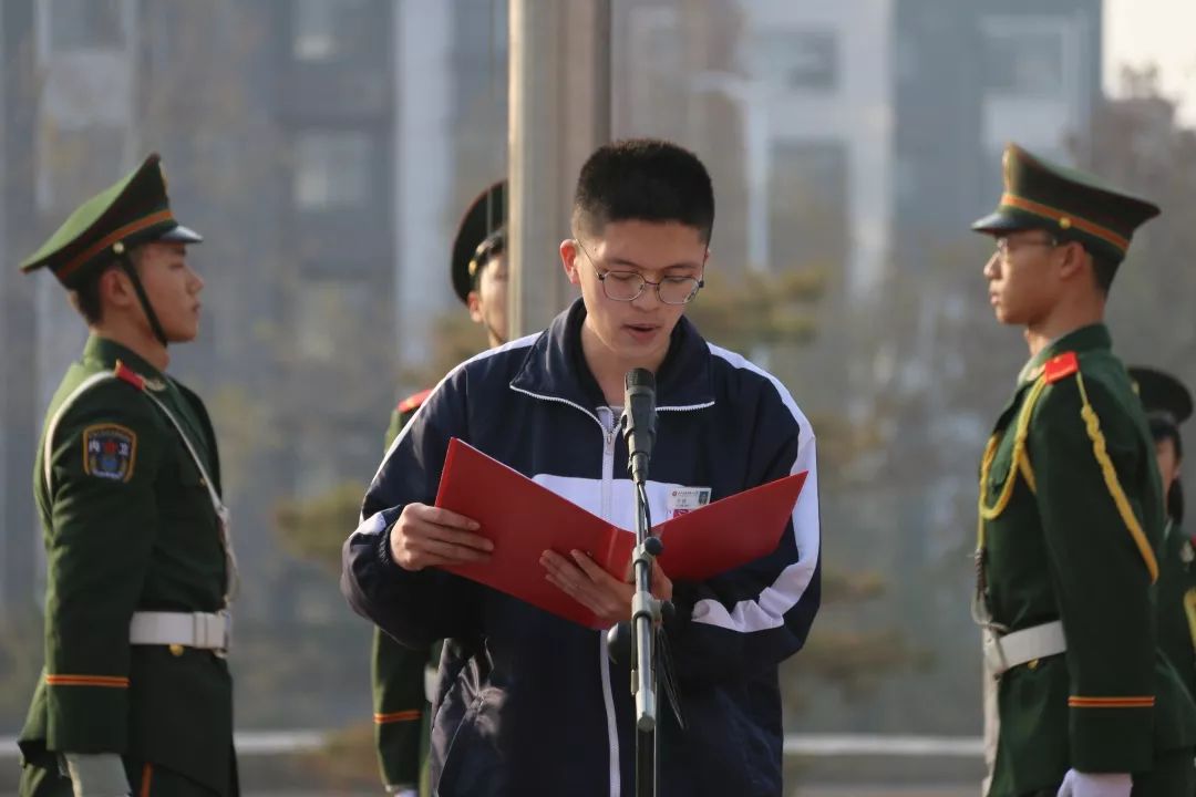 桓台一中举行感恩于心回报于行主题升旗仪式