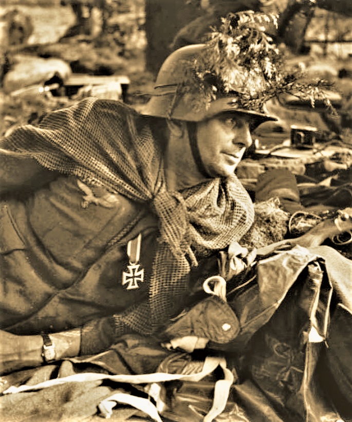 二战老照片:党卫队在东线攻城掠地,残酷手段成就恶魔之名