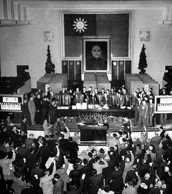 12-1948年4月19日,蒋介石在国民党国民大会上当选为中华民国总统13