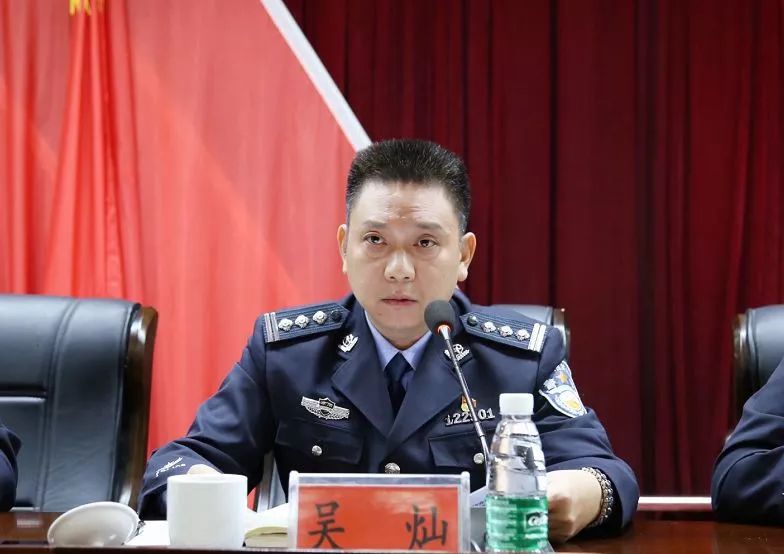 吴灿,48岁,现任益阳市大通湖区副区长,公安分局党组书记,局长