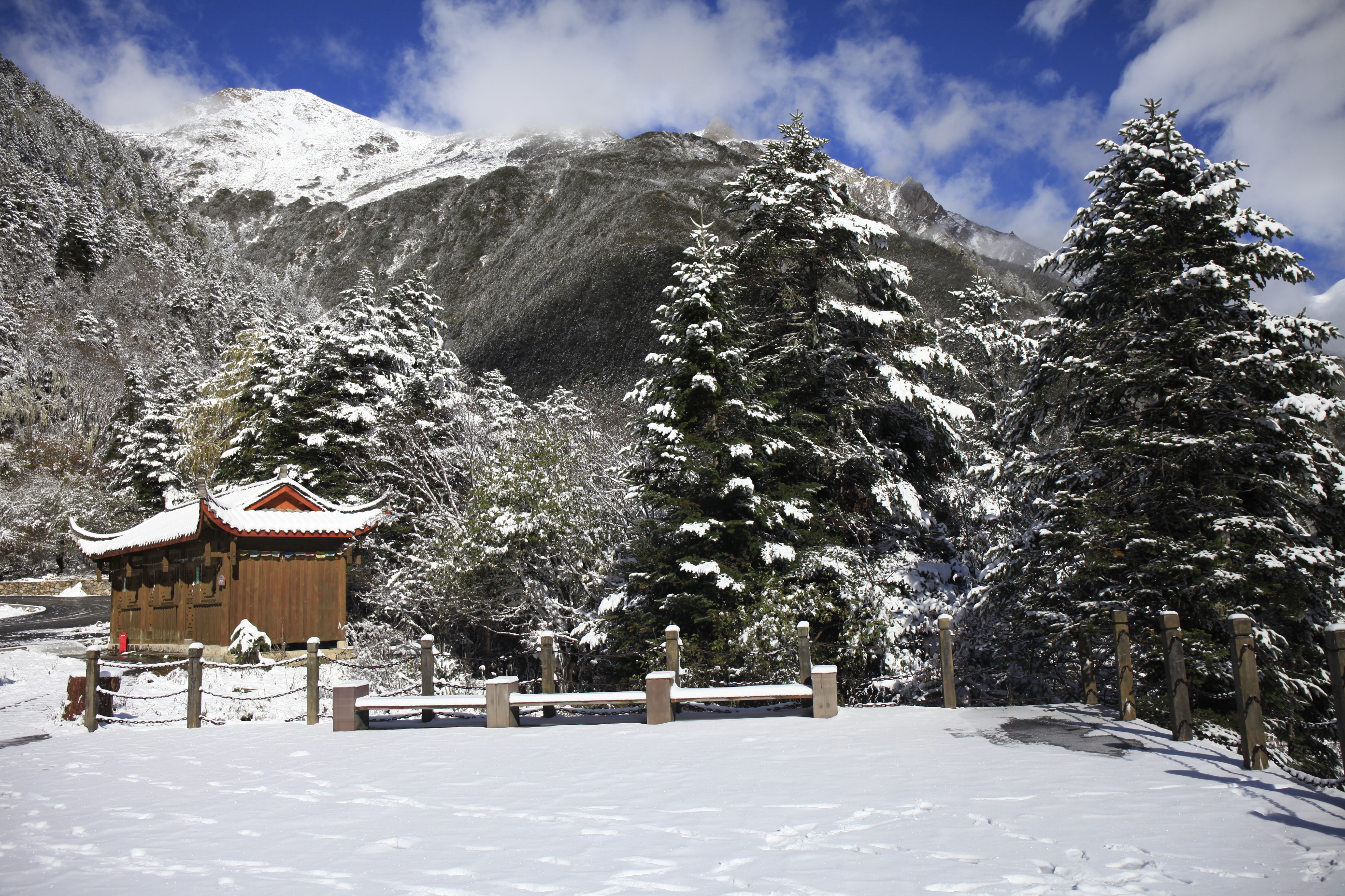 康定雪景图片图片