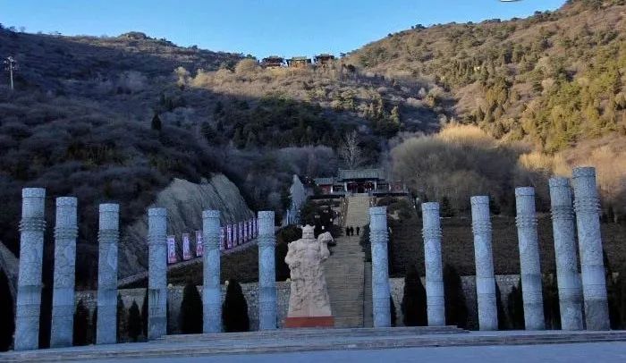 炎帝陵山川秀麗,風景優美拜祖典禮在這裡舉行七佛山山勢之高,景色秀麗