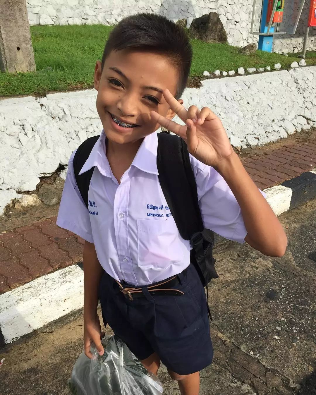 泰国12岁男孩凭逆天化妆术走红网络还给爸妈盖了别墅