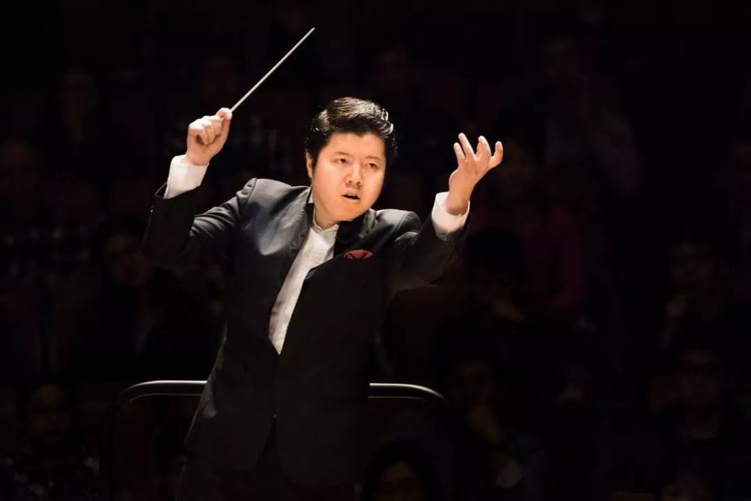 指挥:黄屹昆明聂耳交响乐团一直把交响音乐民族化,普及交响乐,提高