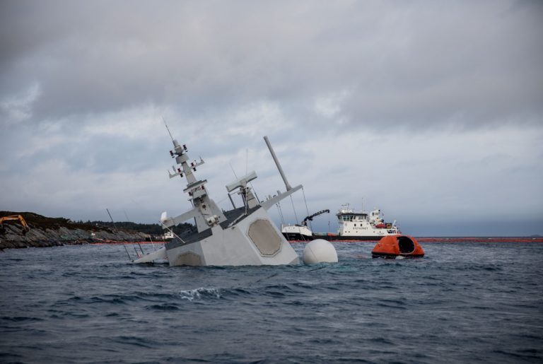 挪威護衛艦沉船報告:艦員把油輪當做